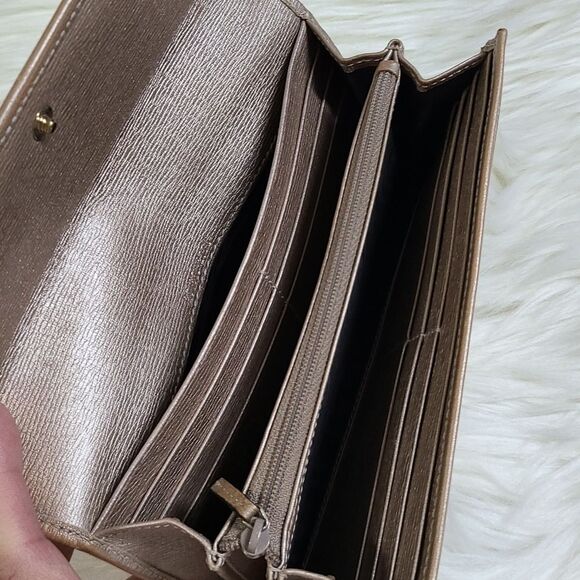 💯 Authentic Gucci Wallet 🍀 - Picture 6 of 16